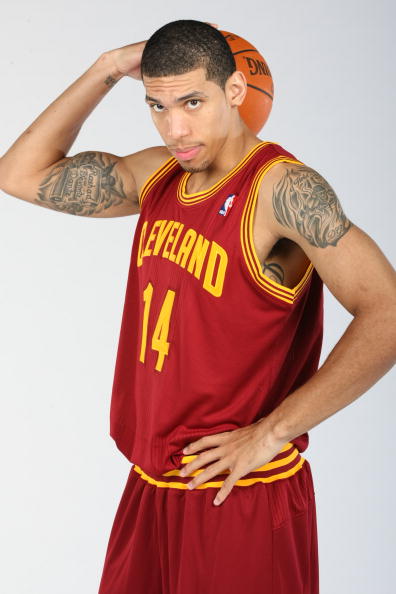 克里夫兰骑士发布备战花絮，今夜刷新队史纪录，亚冠任务艰巨，赛季目标并未改变的简单介绍