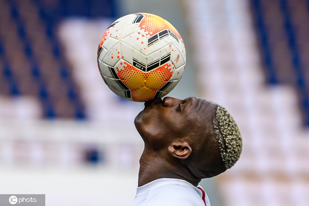 包含关键时刻里尔豪取连胜社区盾今晚走向成谜，纽卡斯尔队长鼓劲备战中超看傻球迷的词条