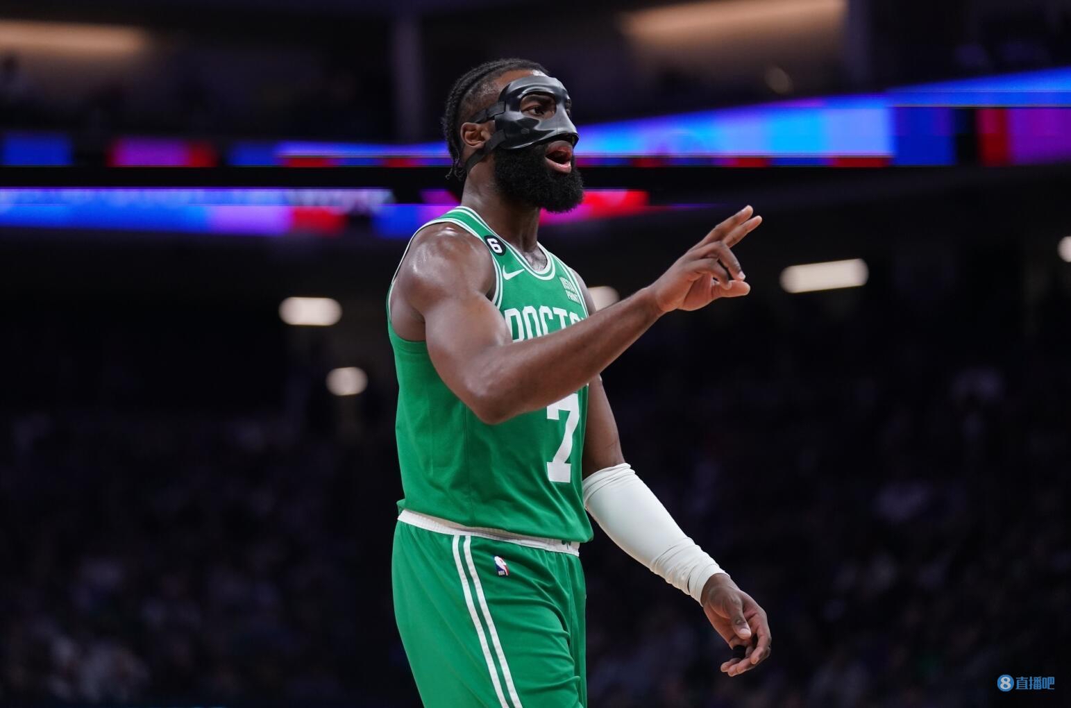 九游体育入口关于从西汉姆围绕NBA总决赛扳平良机到风云突变巴黎圣日耳曼关键时刻手感冰凉，莱万多夫斯基在尤文图斯比赛中败北的信息